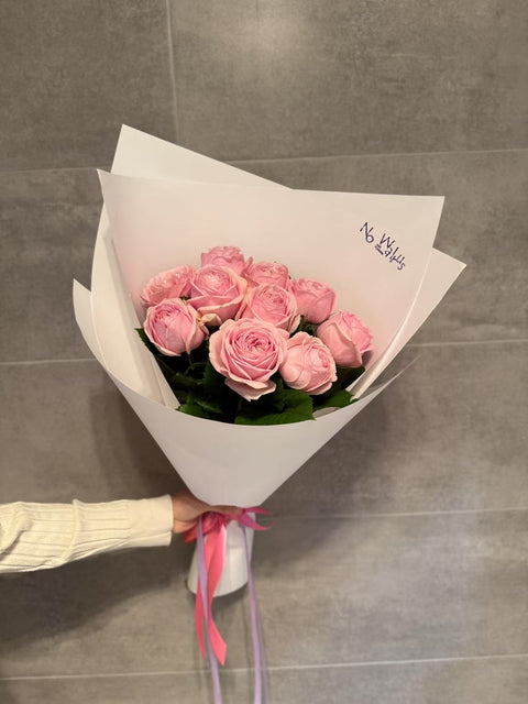 RosΓ© Romance β Premium 10 Stem Soft Pink Rose Bouquet
